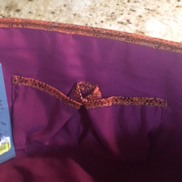 Handle Classic Tote Bag - Picture 3 of 7